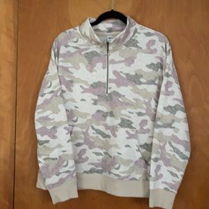 Mock-Neck 1/2 zip sweatshirt
